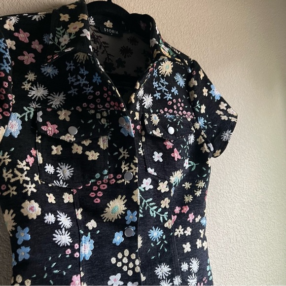 STORIA Honeydew Dress – Black Floral Mini Snap Shirt Dress. Runs small! - Picture 10 of 16